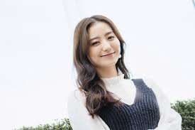 女優・高田里穂11年ぶり写真集『完成された未完成』「今まで生きてきた自分が全部そこにいる」 ｜Real Sound｜リアルサウンド ブック