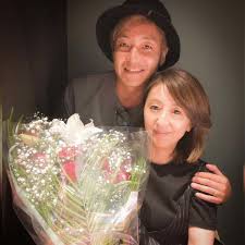 2男3女5児の父」つるの剛士が選んだ「子どもに干渉しない」生き方。夫婦円満の「秘訣」(FRaU編集部) - 2ページ目 | FRaU