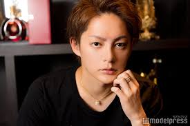 三崎優太、2年ぶりホスト活動の模様公開 初日2000万売上も不満爆発 - モデルプレス