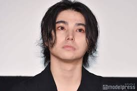 村上虹郎、休養発表後初の公の場で涙目 言葉詰まらせ挨拶＜東京リベンジャーズ2 血のハロウィン編 -決戦-＞ - モデルプレス