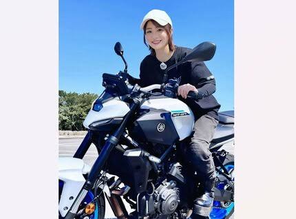平嶋夏海 】 「バイクの日」に多彩な「バイク愛」を発信 ヤマハからアプリリアまで 様々なバイク写真を公開 | TBS NEWS DIG
